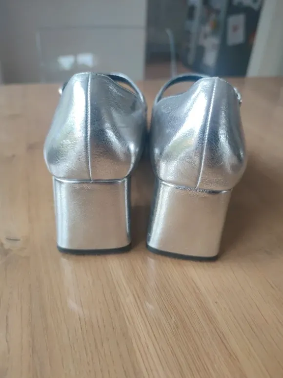 Silberne Mary Janes High Heels
