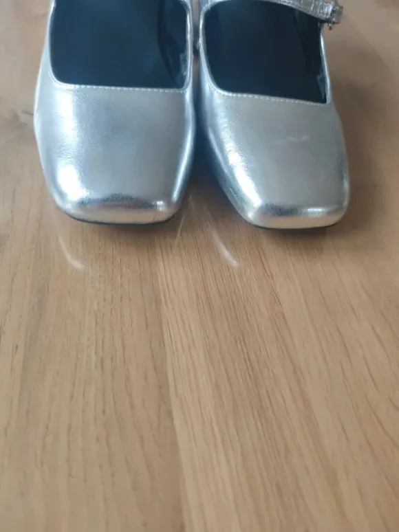 Silberne Mary Janes High Heels