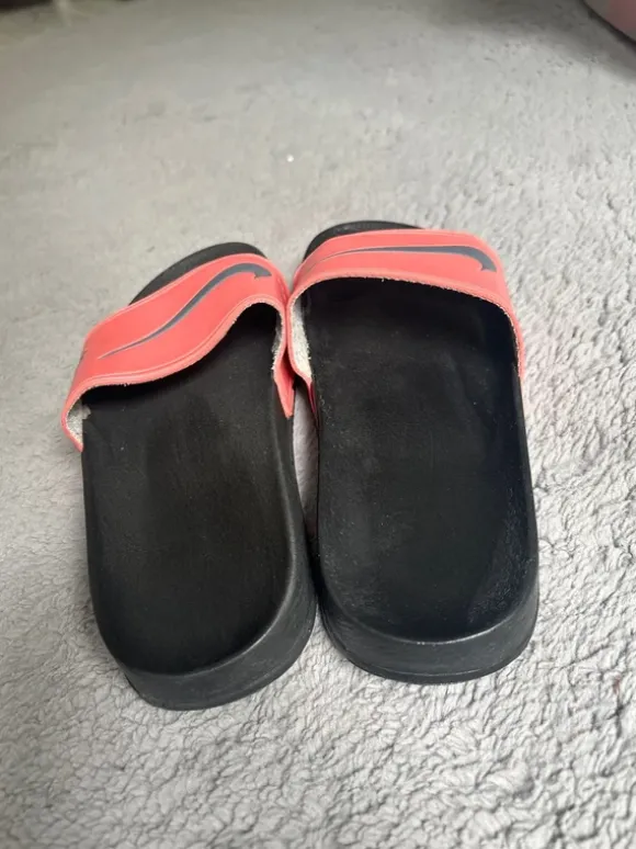 Slides Badeschlappen Schwarz/Lachs – Gr. 40/41
