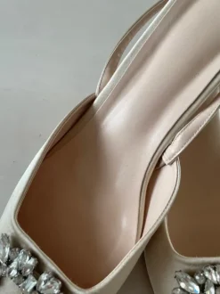 Sling Pumps Riemchen beige Strass Schnalle Satin Hochzeit Brosche 42 41 NEU