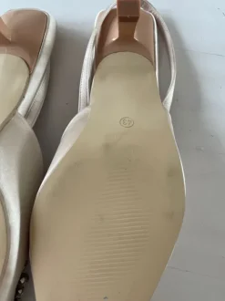 Sling Pumps Riemchen beige Strass Schnalle Satin Hochzeit Brosche 42 41 NEU