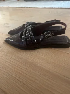 Slip ons