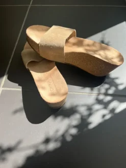 slippers ( goed zittend met sleehak)