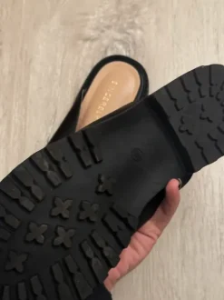 slippers black 8.5