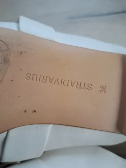 Slippers van Stradivarius