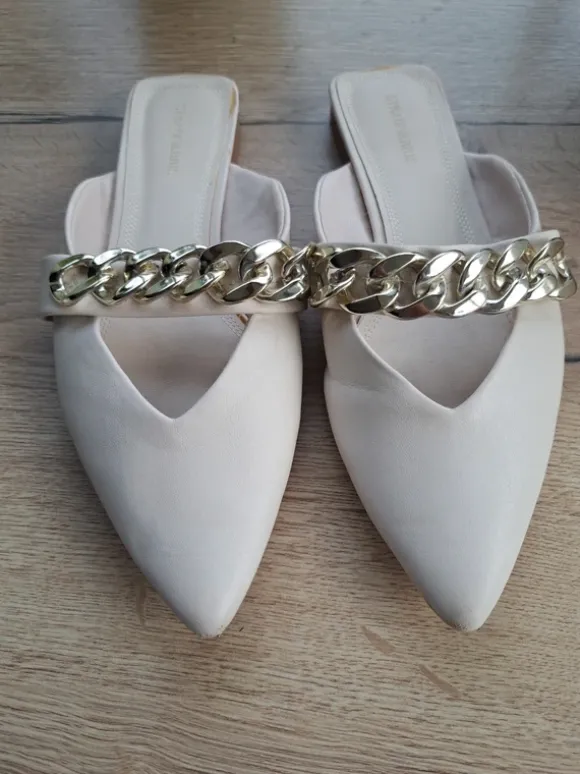Slippers van Stradivarius