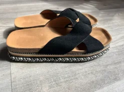 Slippers zwart met motief