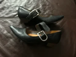 Small Leder Spitze Heels