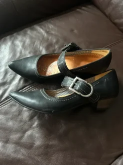 Small Leder Spitze Heels