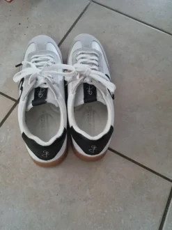Sneaker