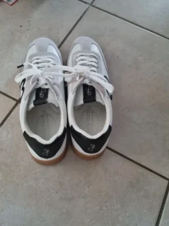 Sneaker