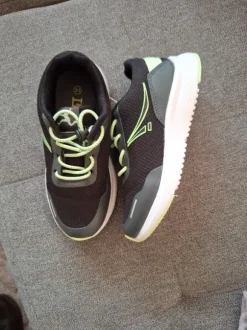 Sneaker