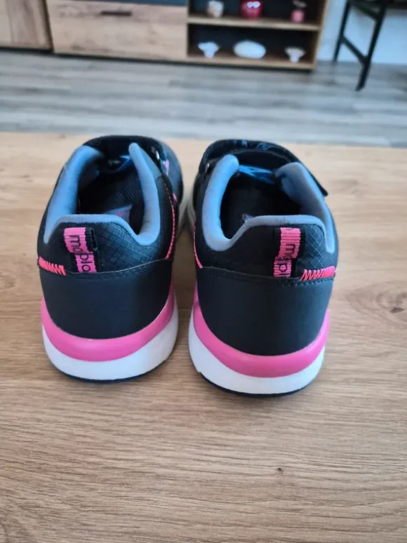 Sneaker