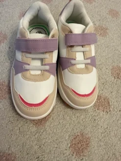 Sneaker / Turnschuhe
