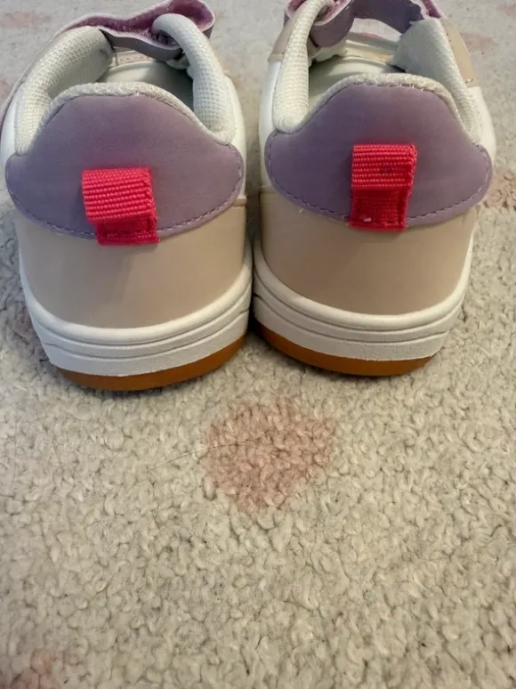 Sneaker / Turnschuhe