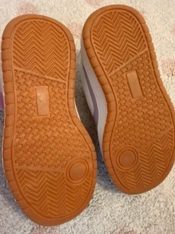 Sneaker / Turnschuhe