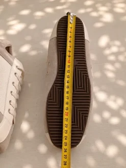 Sneaker Beige/Creme mit Taupe Wildleder – Größe 39 (26 cm)