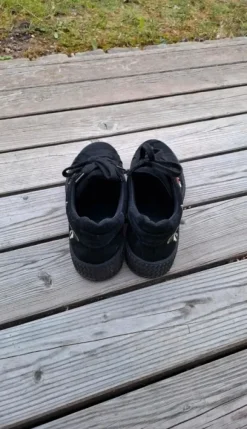 Sneaker mit Rosenmuster