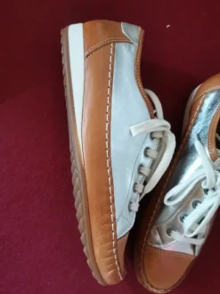 Sneaker neu