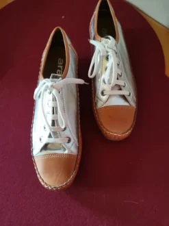 Sneaker neu