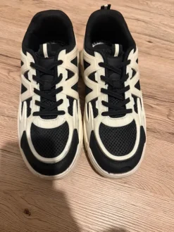 Sneaker schwarz weiß Größe 39