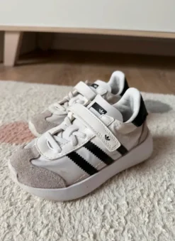 Sneaker von Adidas