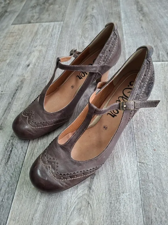 s.Oliver Leder Pumps T-Strap Brogue Braun Gr. 40 Vintage 50s Style