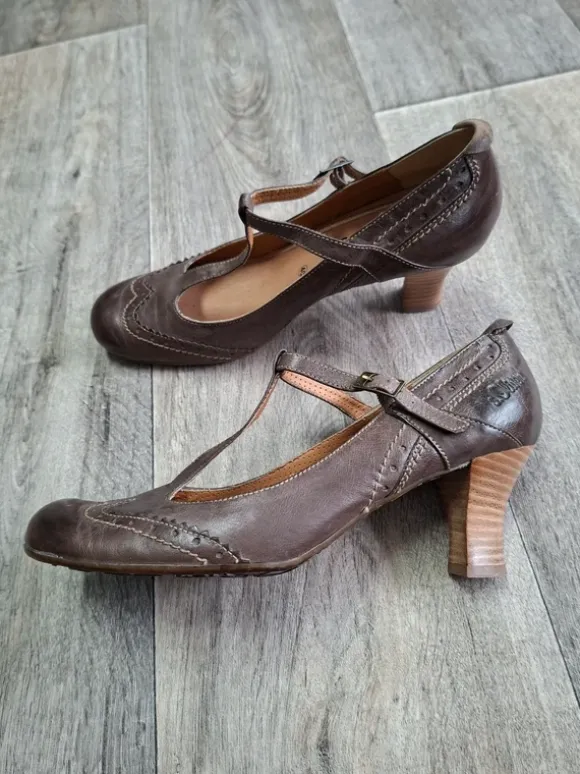 s.Oliver Leder Pumps T-Strap Brogue Braun Gr. 40 Vintage 50s Style