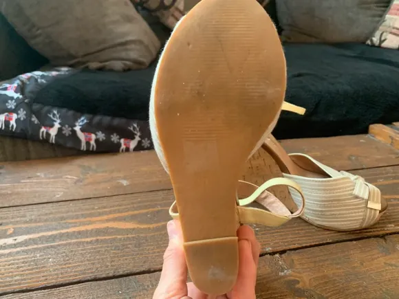 Sommer Schuh mit Keilabsatz