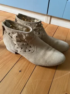 Sommerliche Stiefeletten Echtleder Blumenmuster