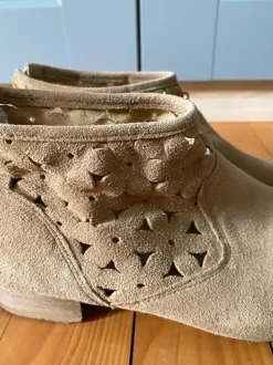 Sommerliche Stiefeletten Echtleder Blumenmuster