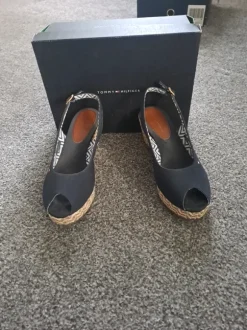 Sommersandalen mit Keilabsatz von Tommy Hilfiger