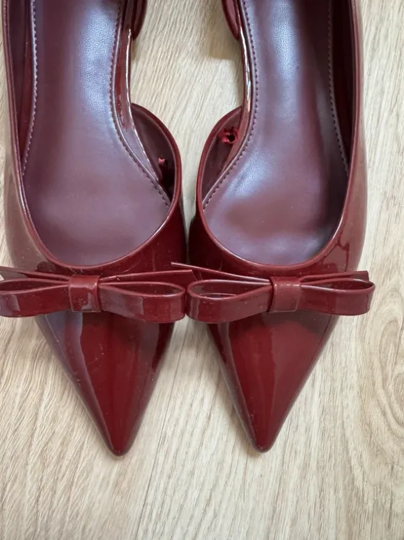 Spitze Ballerinas mit Schleife