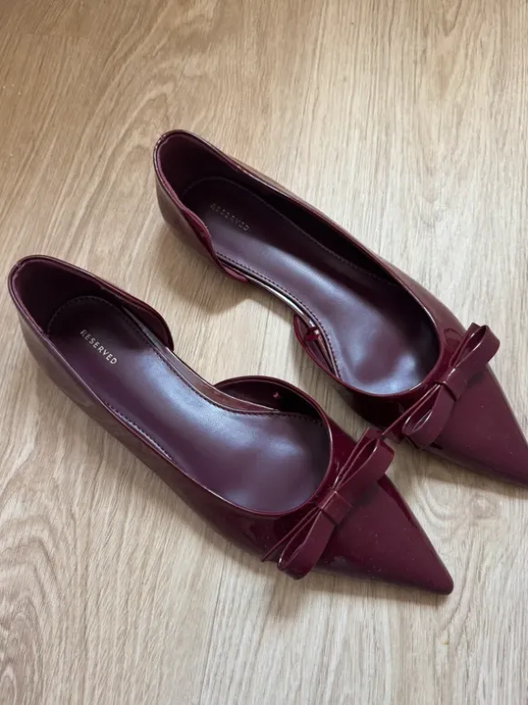 Spitze Ballerinas mit Schleife