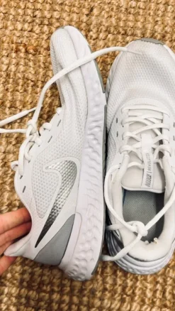 Sportschuhe weiß 39