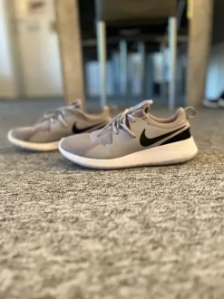 Sport/Turn Schuhe Grau Nike Unisex