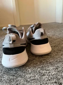 Sport/Turn Schuhe Grau Nike Unisex