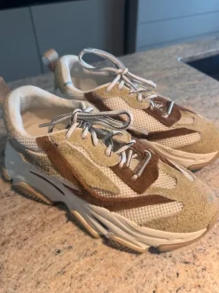Steve Madden Chunky Platform Sneaker in Erdtönen