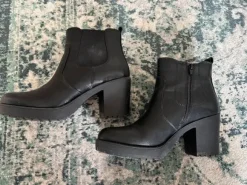 Stiefel mit Blockabsatz