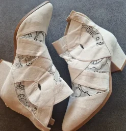 Stiefelette mit Spitze