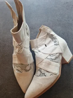 Stiefelette mit Spitze