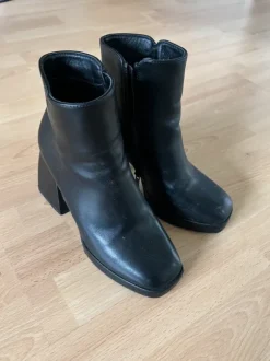 Stiefeletten Schwarz Hoch