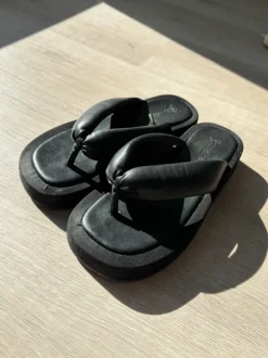 Stradivarius Platform Flip Flops 38