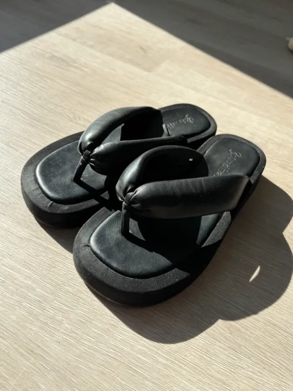 Stradivarius Platform Flip Flops 38
