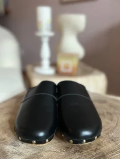 Stylische Clogs