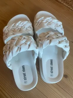 Super schöne Latschen von Street Shoes Gr38 Neu