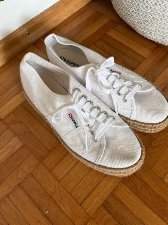 Superga Sneaker Gr. 39 weiß mit Plateausohle