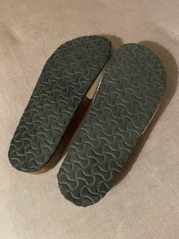 Superschöne Wildlederoptik-Sandalen von Natura in 41