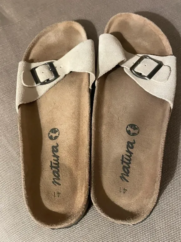 Superschöne Wildlederoptik-Sandalen von Natura in 41