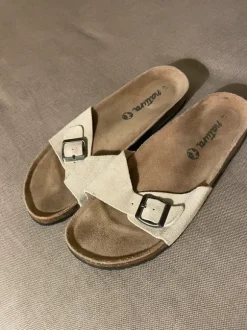 Superschöne Wildlederoptik-Sandalen von Natura in 41